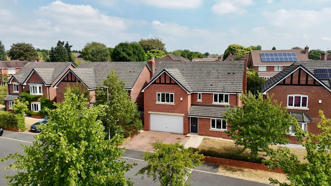5 bed house for sale, Meadowside, Stone, ST15