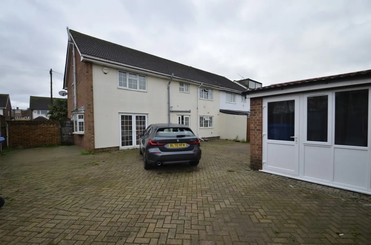 Hannibal Road, Staines-upon-Thames, photo 5