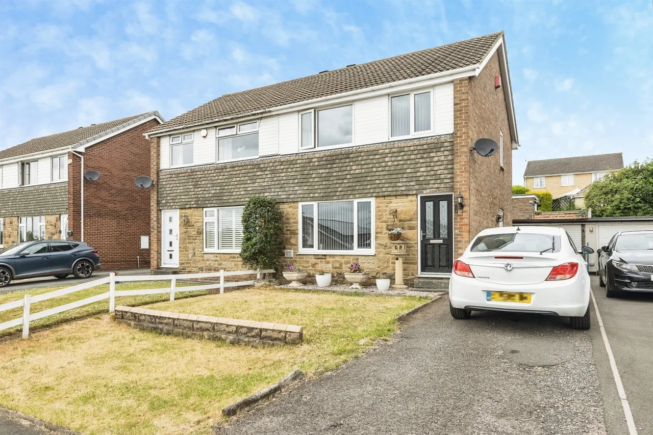 3 bed house for sale, The Croft, Tingley, WF3