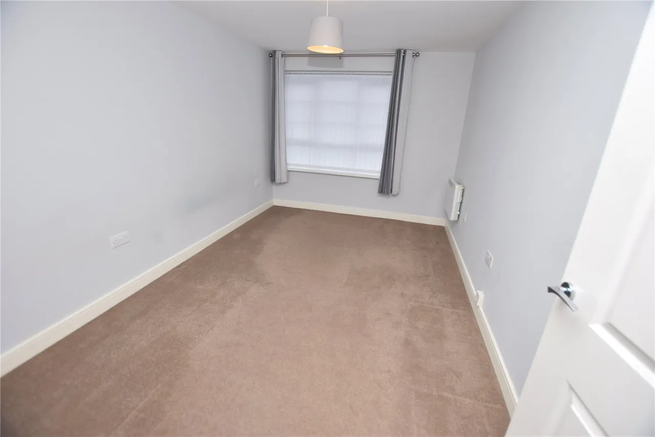 Wallis Square, Farnborough, Hampshire, GU14 7GS, photo 8