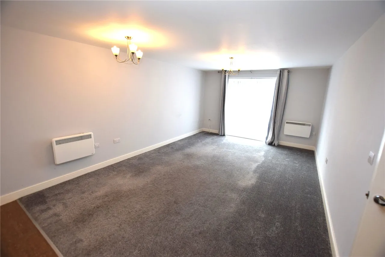 Wallis Square, Farnborough, Hampshire, GU14 7GS, photo 3