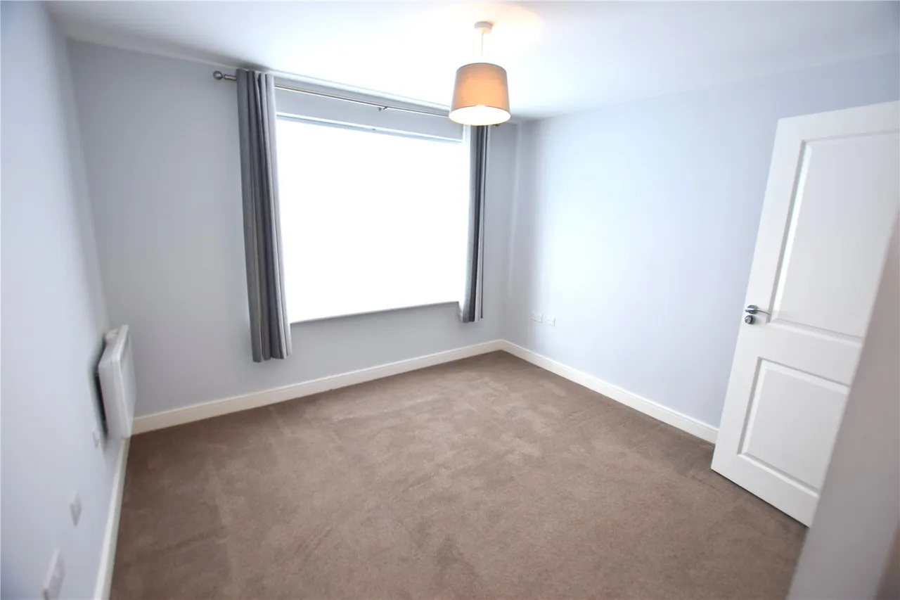Wallis Square, Farnborough, Hampshire, GU14 7GS, photo 5