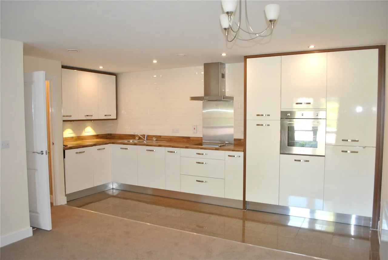 Wallis Square, Farnborough, Hampshire, GU14 7GS, photo 2