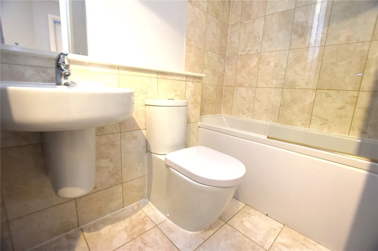 Wallis Square, Farnborough, Hampshire, GU14 7GS, photo 7