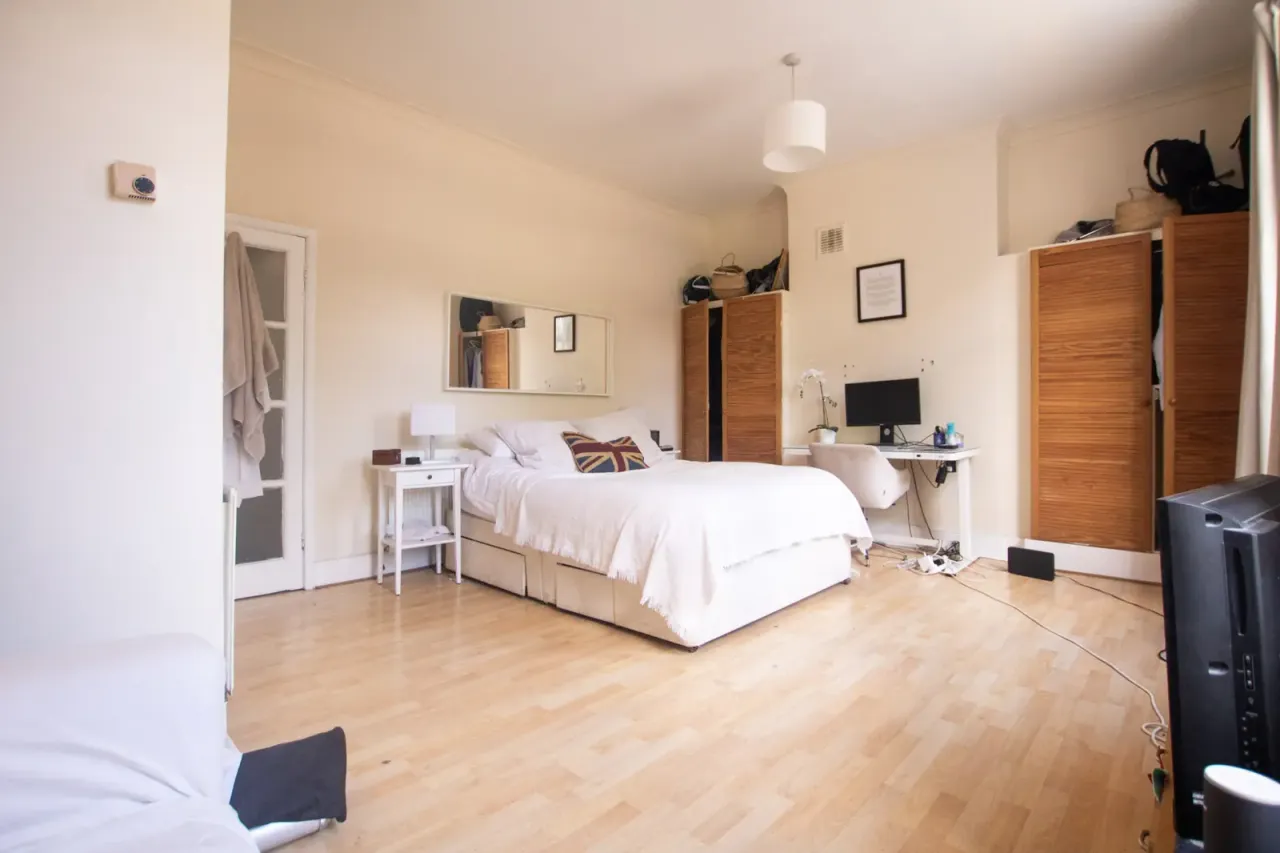 2 bed flat to rent, South Lambeth Road, London, SW8
