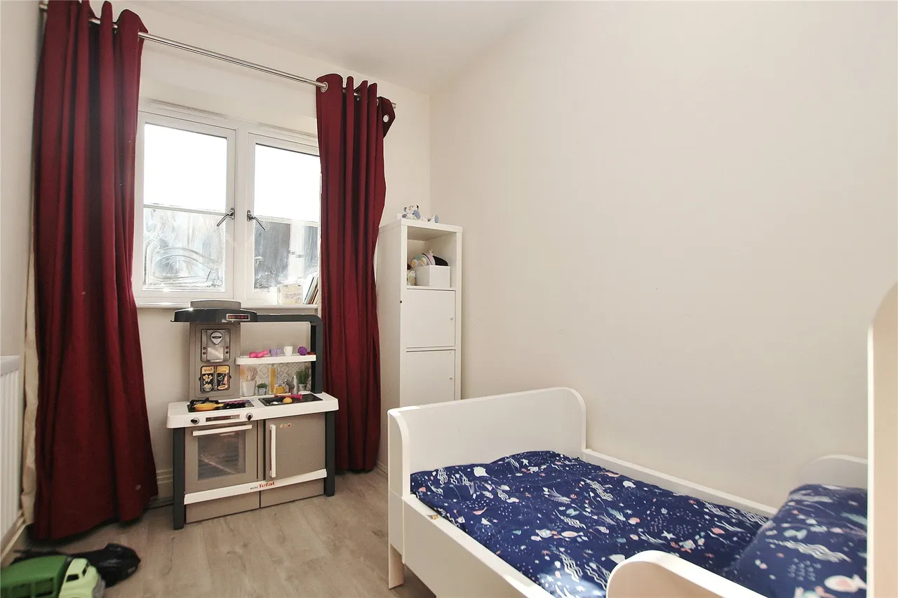 Kings Close, West End, GU24, photo 10