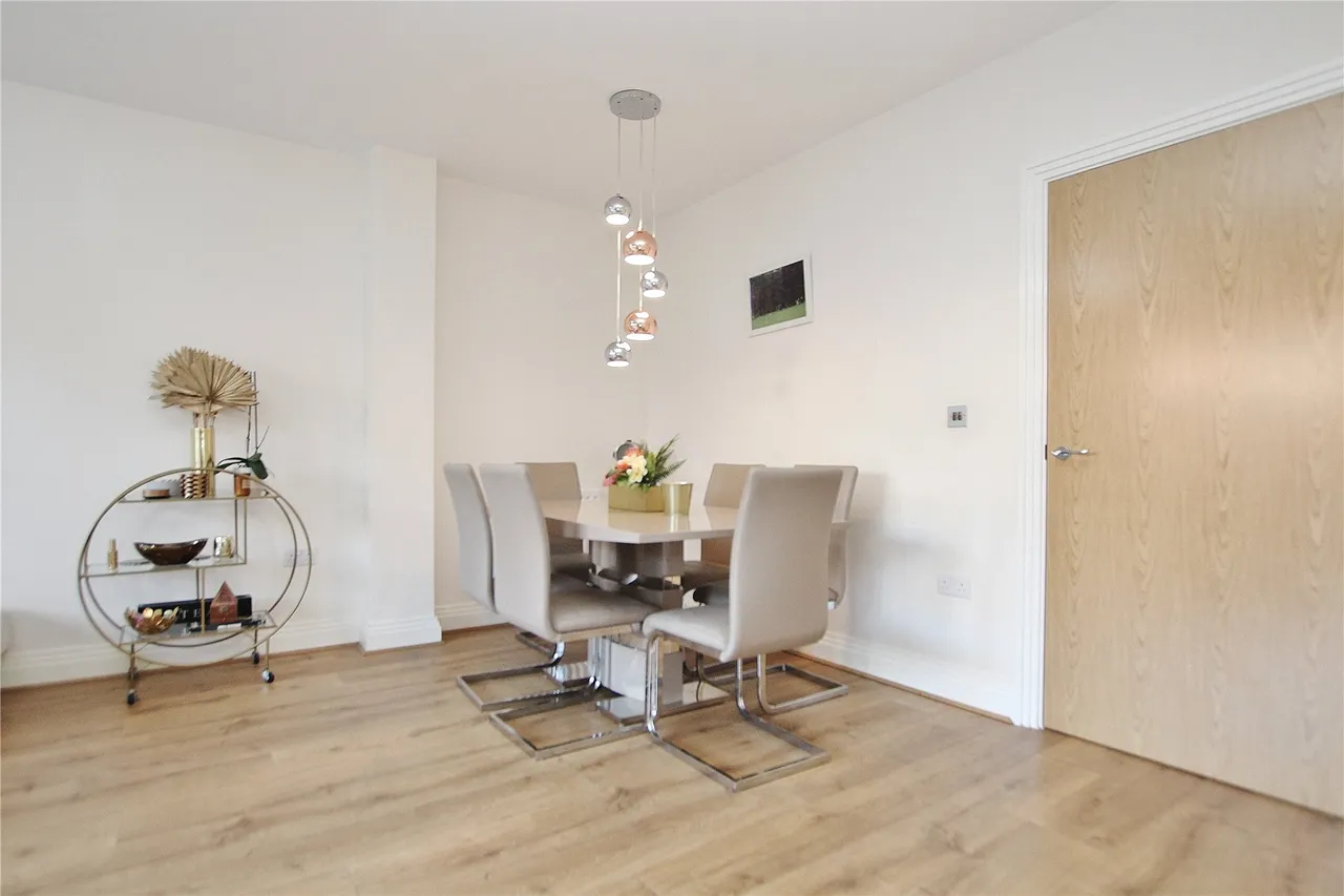 Kings Close, West End, GU24, photo 6