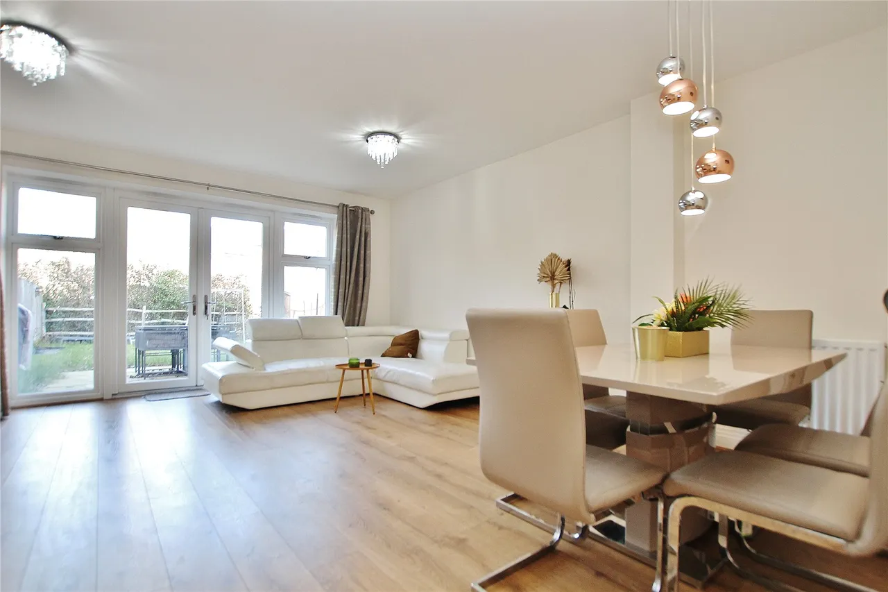Kings Close, West End, GU24, photo 5