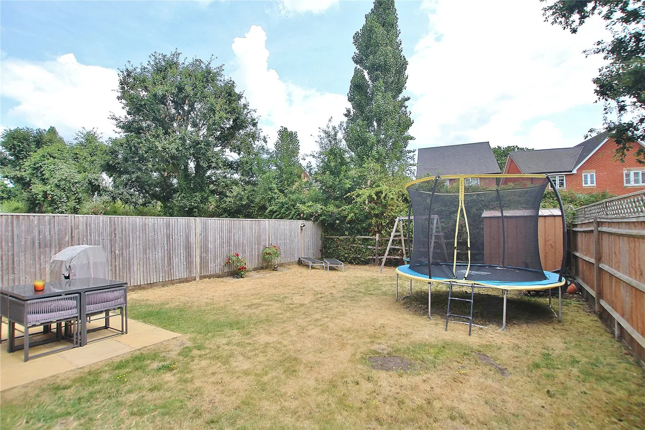 Kings Close, West End, GU24, photo 13