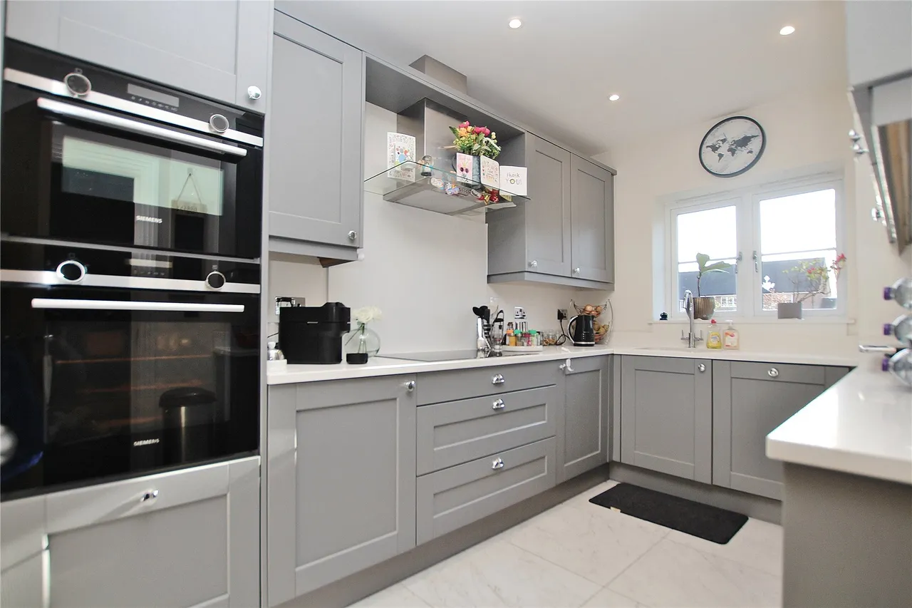 Kings Close, West End, GU24, photo 2