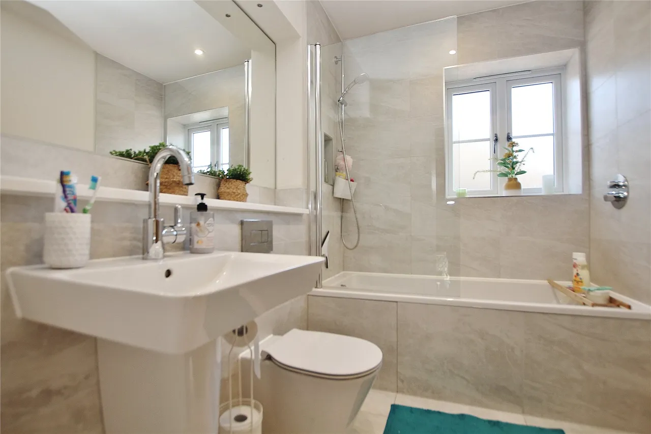 Kings Close, West End, GU24, photo 11