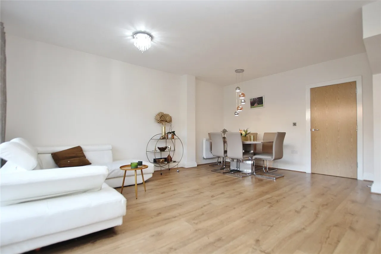 Kings Close, West End, GU24, photo 4