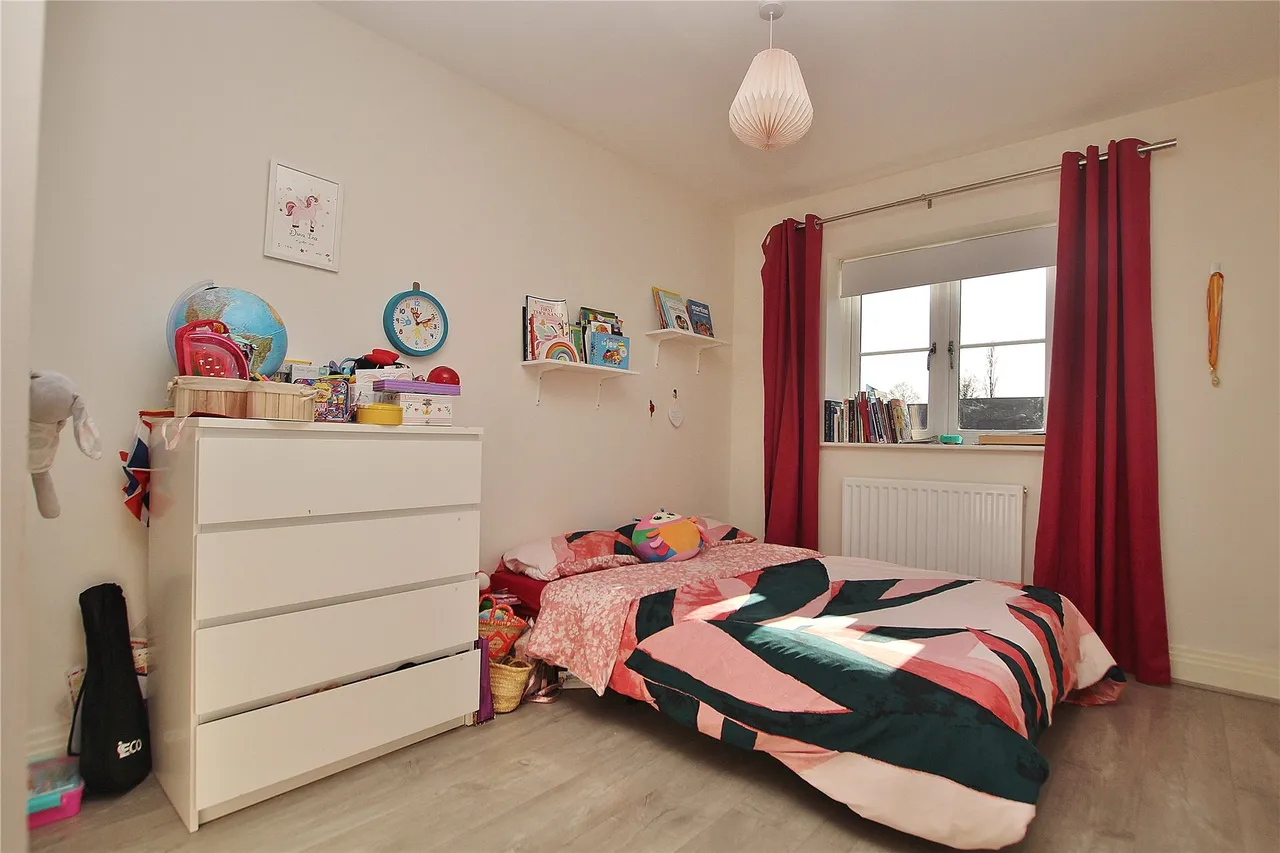 Kings Close, West End, GU24, photo 9