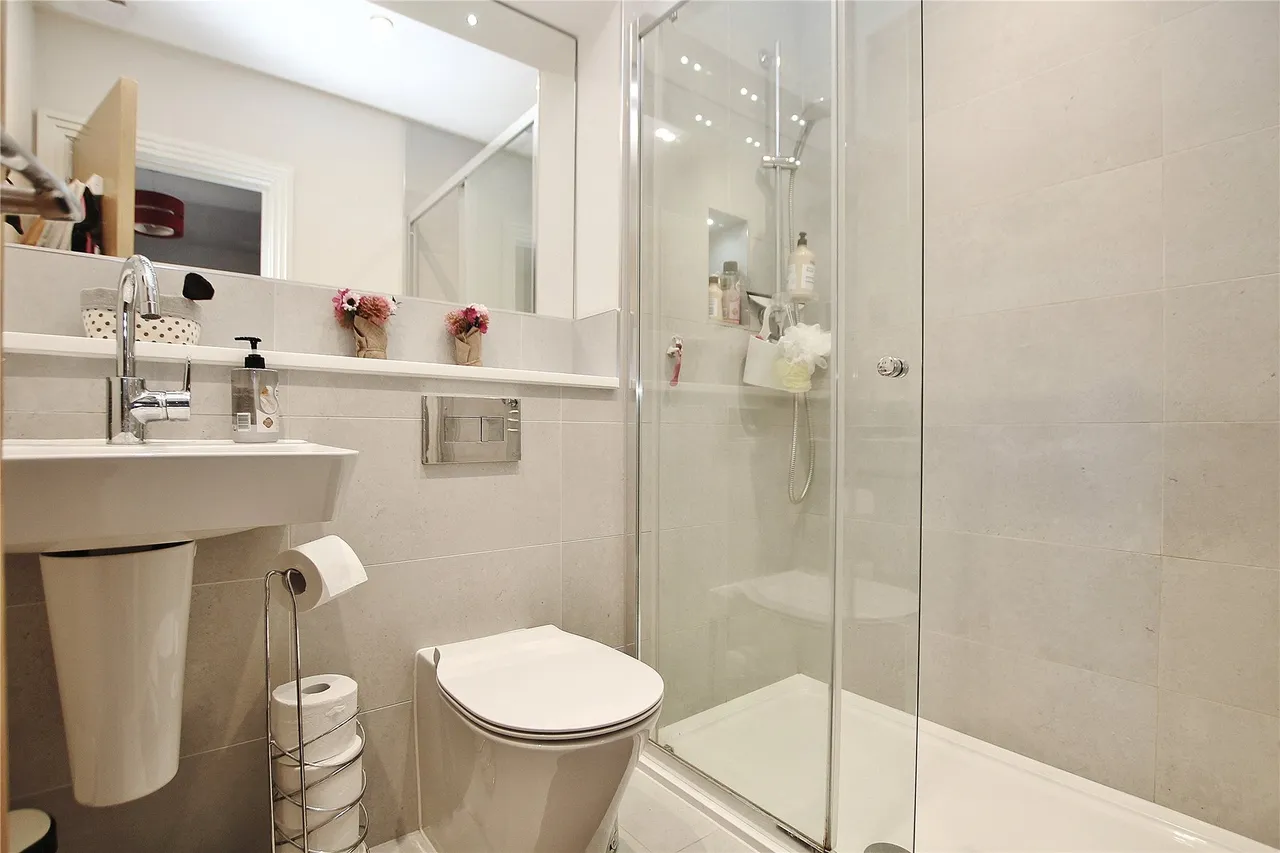 Kings Close, West End, GU24, photo 8