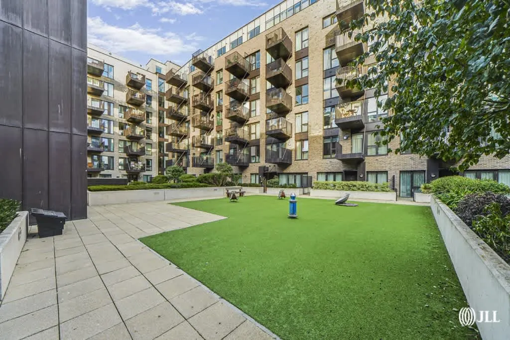 Cooks Road, E15, photo 22