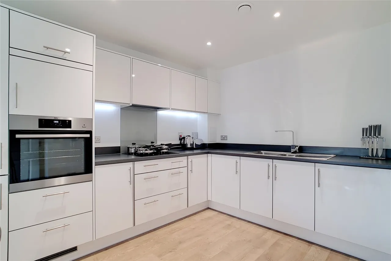 Cooks Road, E15, photo 5