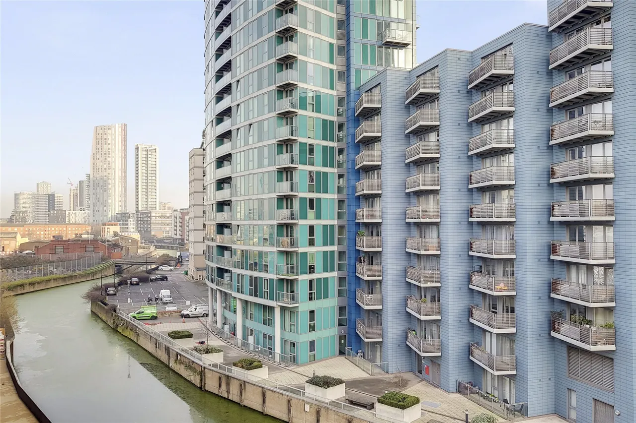 Cooks Road, E15, photo 10