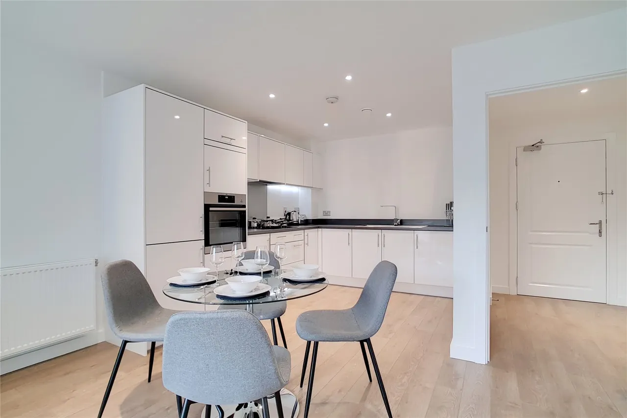 Cooks Road, E15, photo 13