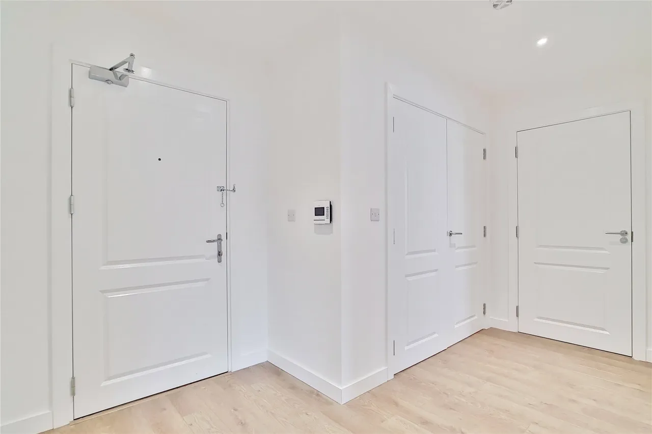Cooks Road, E15, photo 11