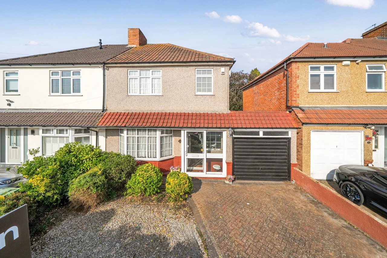 3 bed house for sale — Danson Crescent, DA16