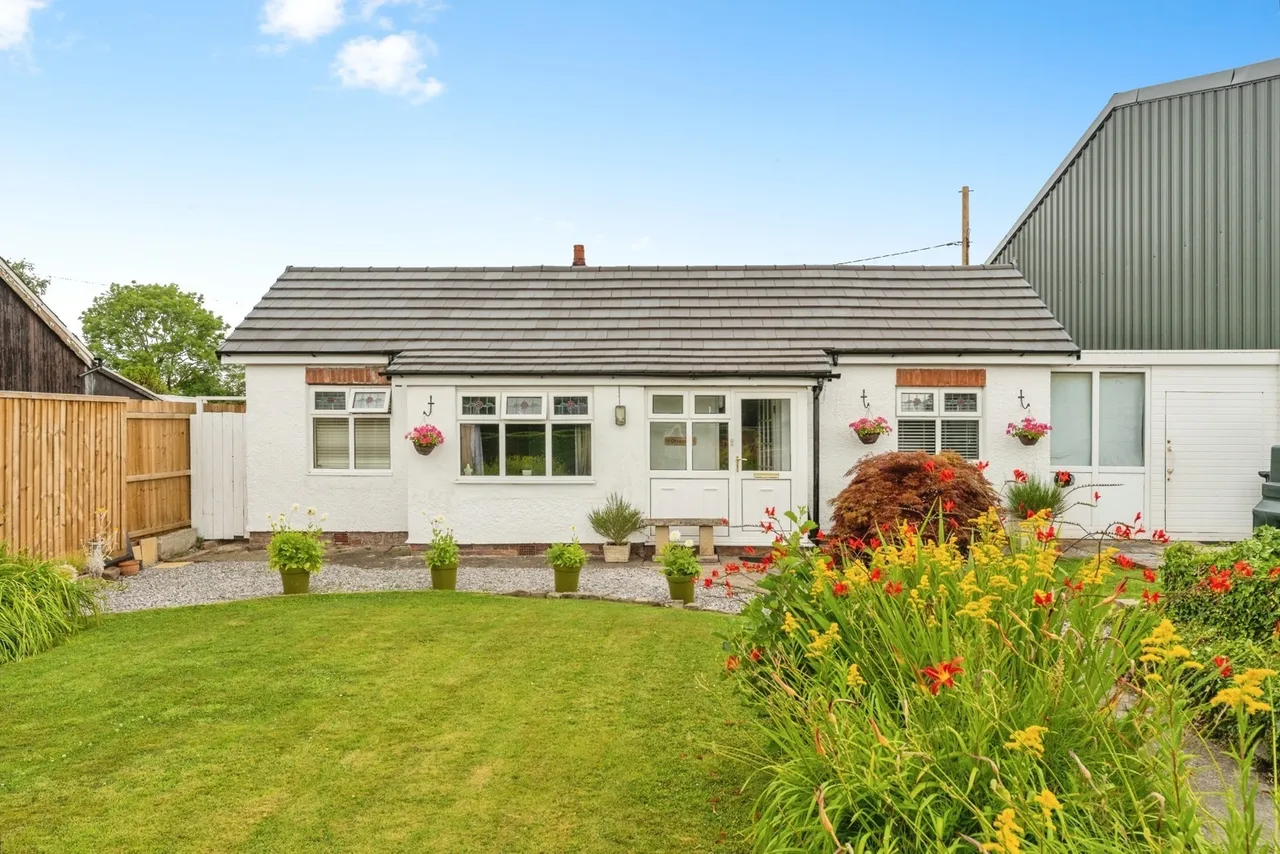 4 bed house for sale, Chester Road, Bridge Trafford, CH2