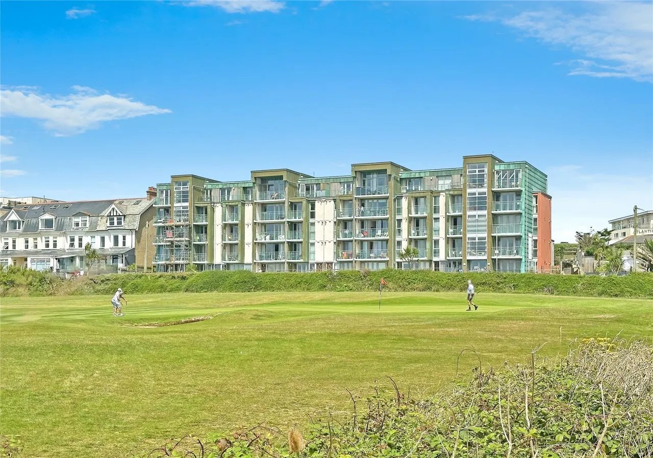 2 bed flat for sale, Headland Road, Newquay, TR7