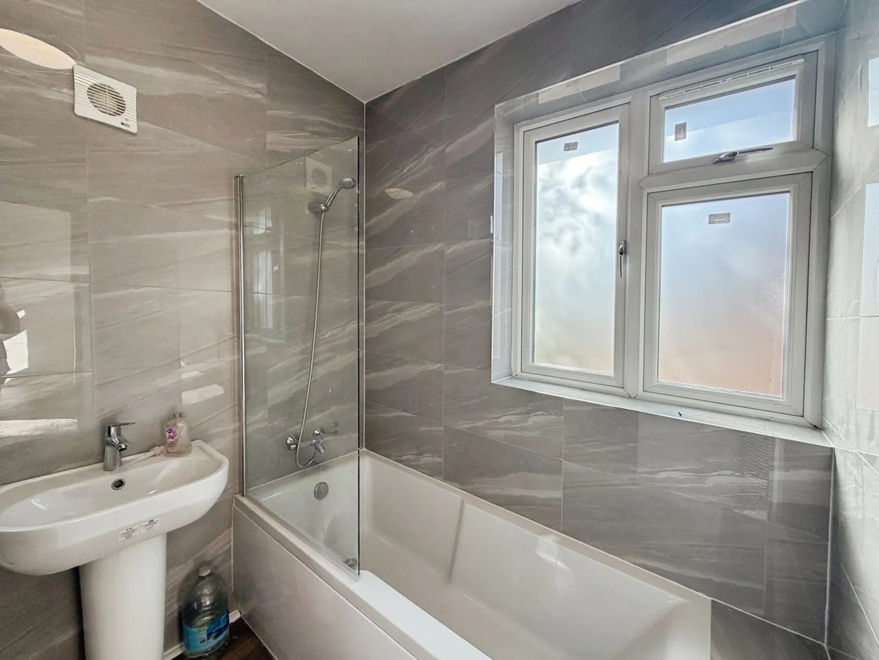 Cove Road, Farnborough, Hampshire, GU14 0EX, photo 5