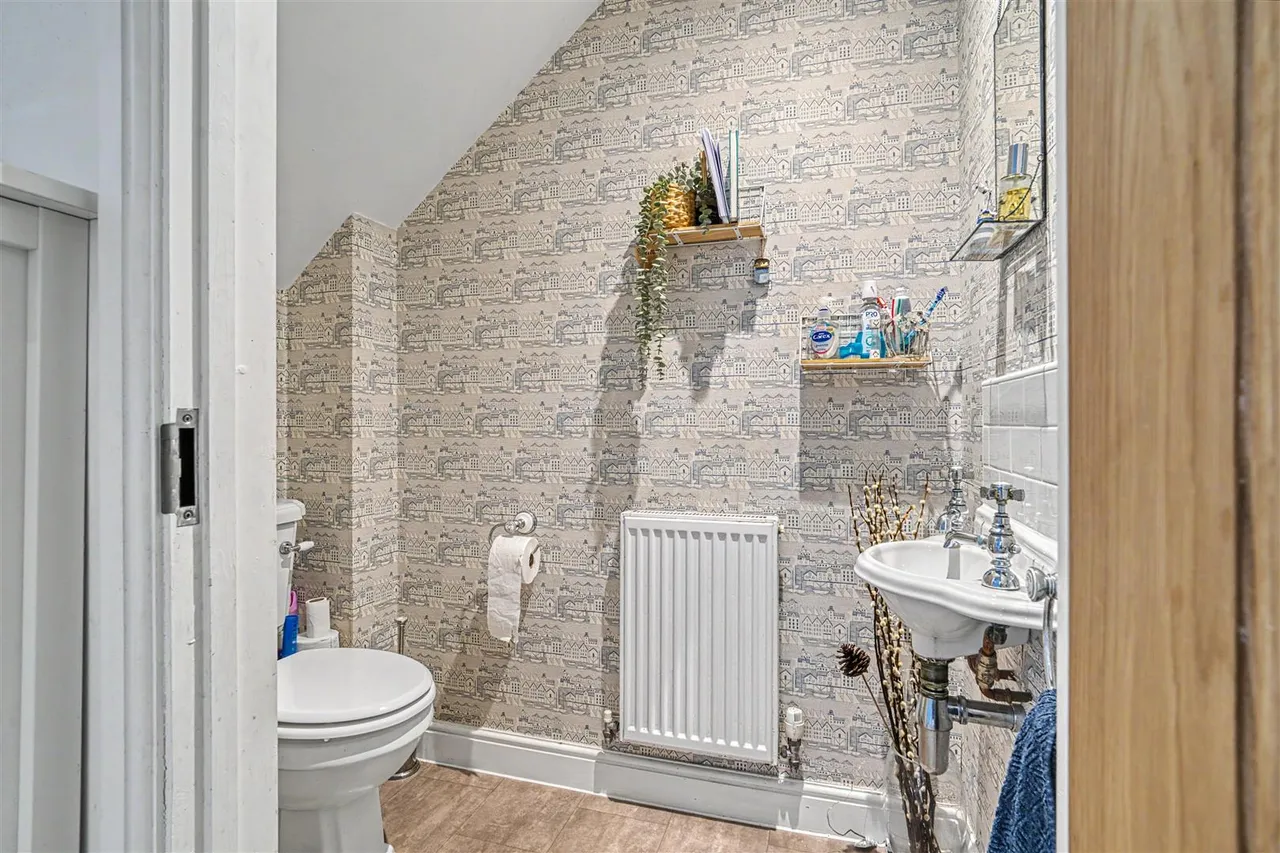 Chestnut Close, Marnhull, photo 4