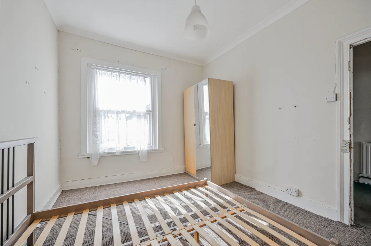 1 bed flat for sale — 34 Leyton Park Road, London