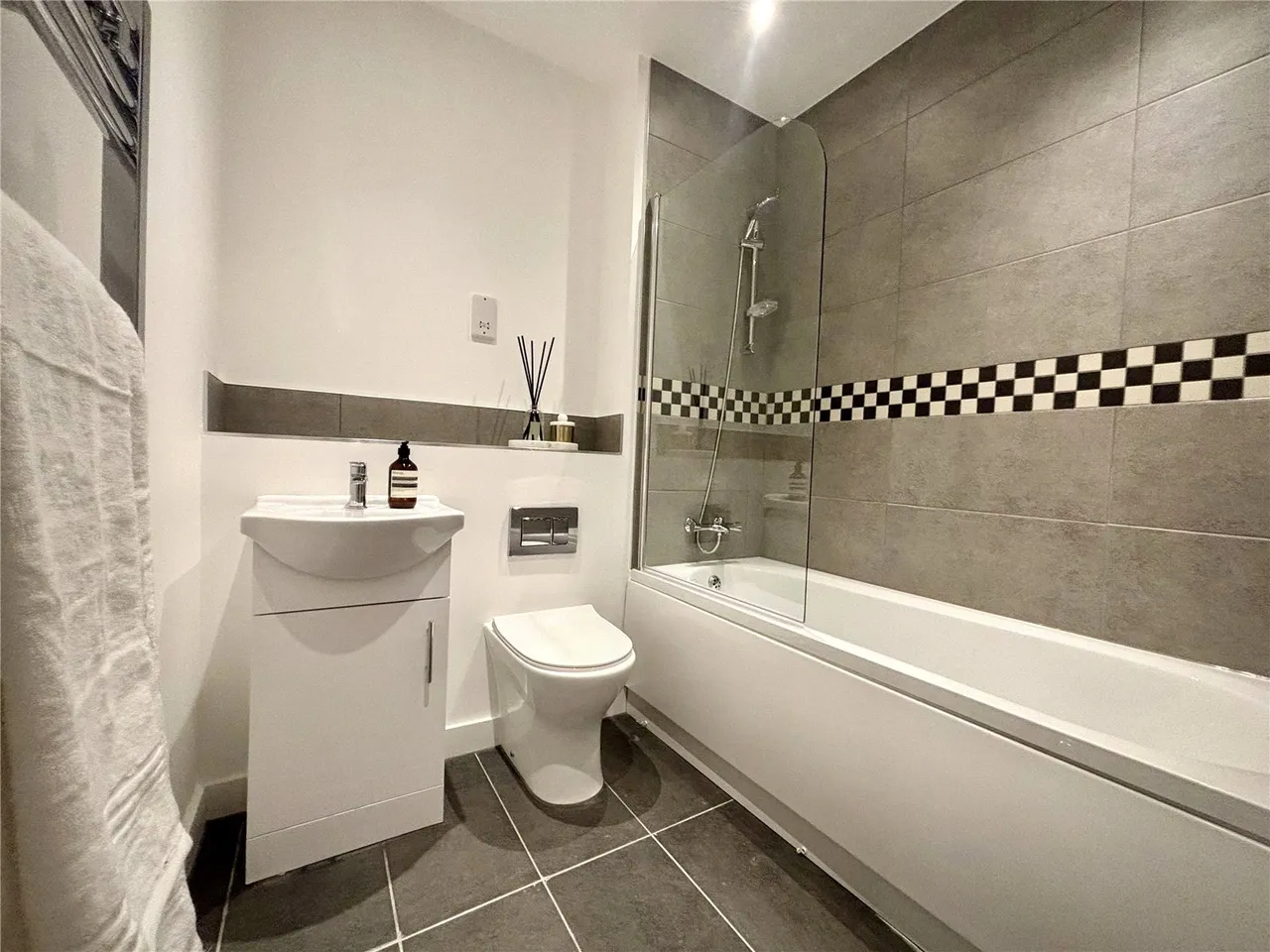 Victoria Road, Aldershot, GU11, photo 6