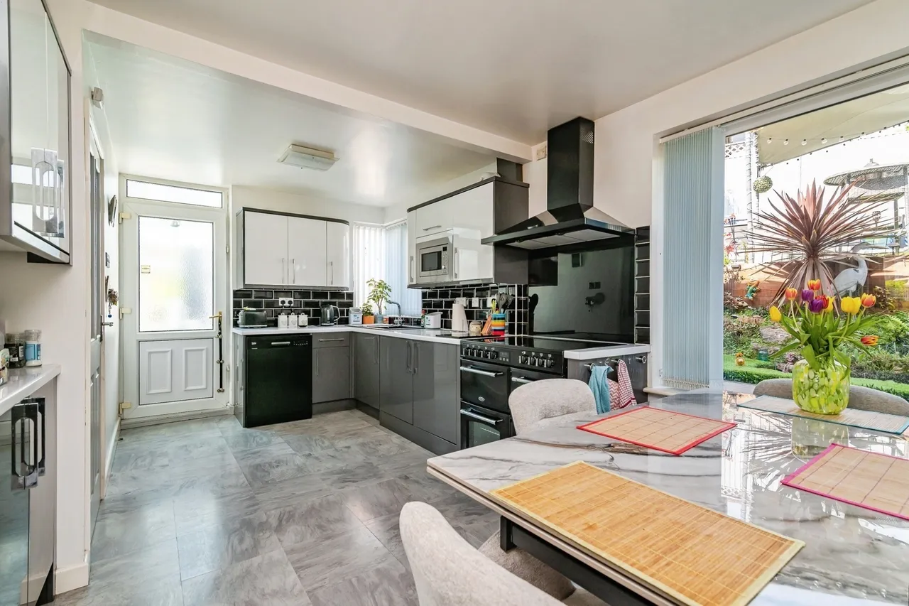 First Avenue, Carlton, Nottingham, Nottinghamshire, NG4, photo 4