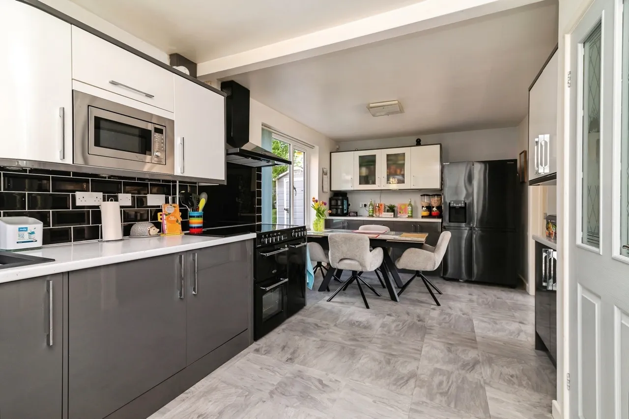 First Avenue, Carlton, Nottingham, Nottinghamshire, NG4, photo 2