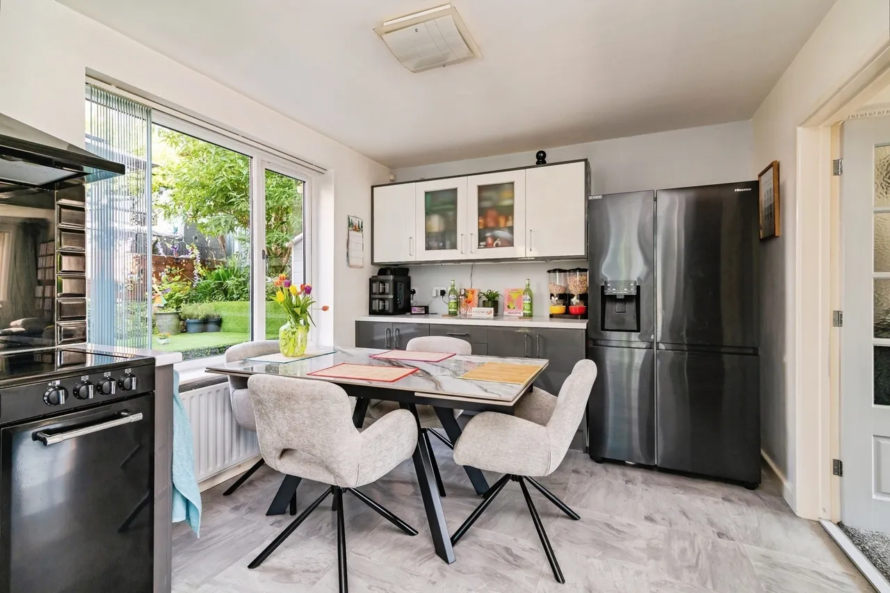 First Avenue, Carlton, Nottingham, Nottinghamshire, NG4, photo 3