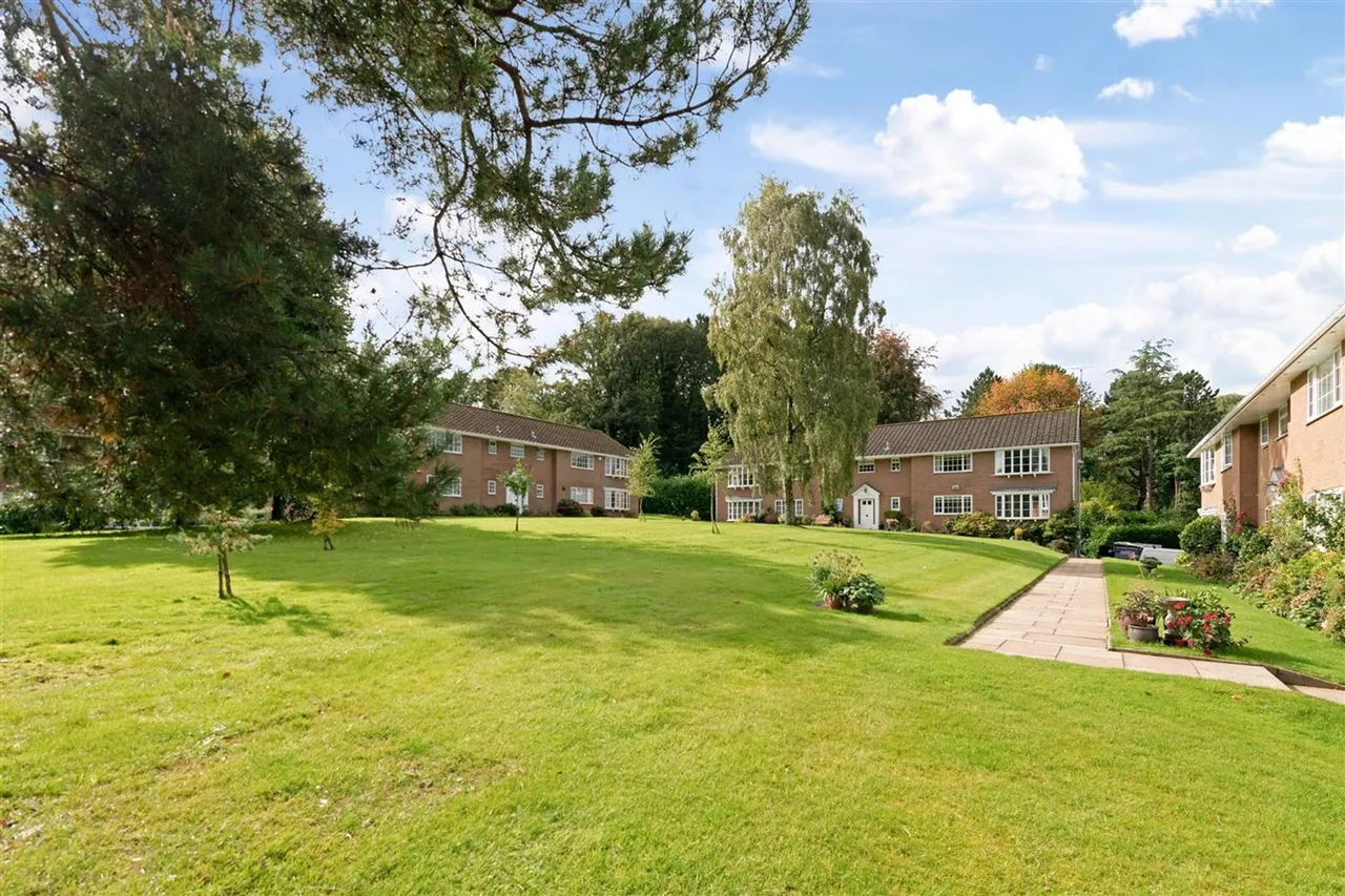 Castle Hill Court, Macclesfield, photo 2