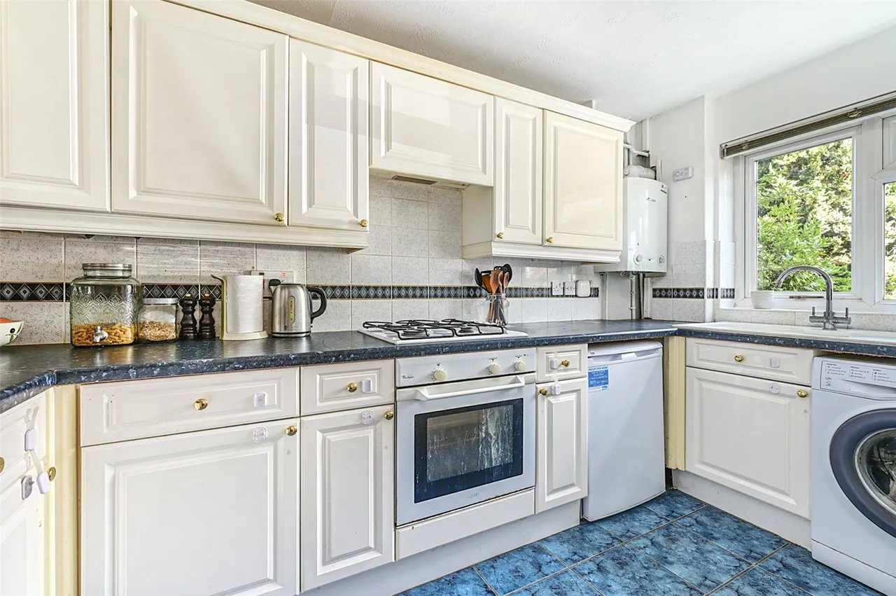 Lambourne Way, Tongham, Farnham, Surrey, GU10 1AB, photo 7