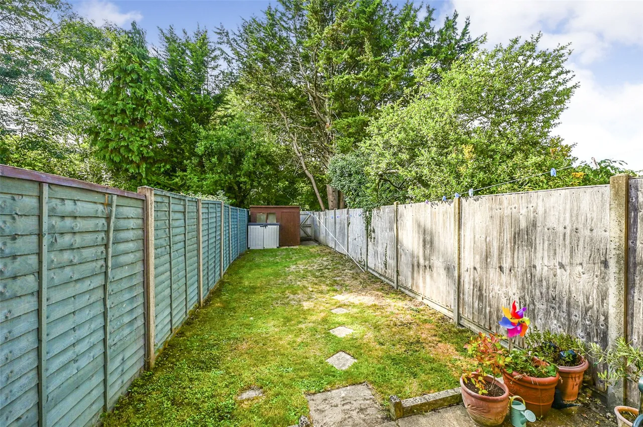 Lambourne Way, Tongham, Farnham, Surrey, GU10 1AB, photo 9