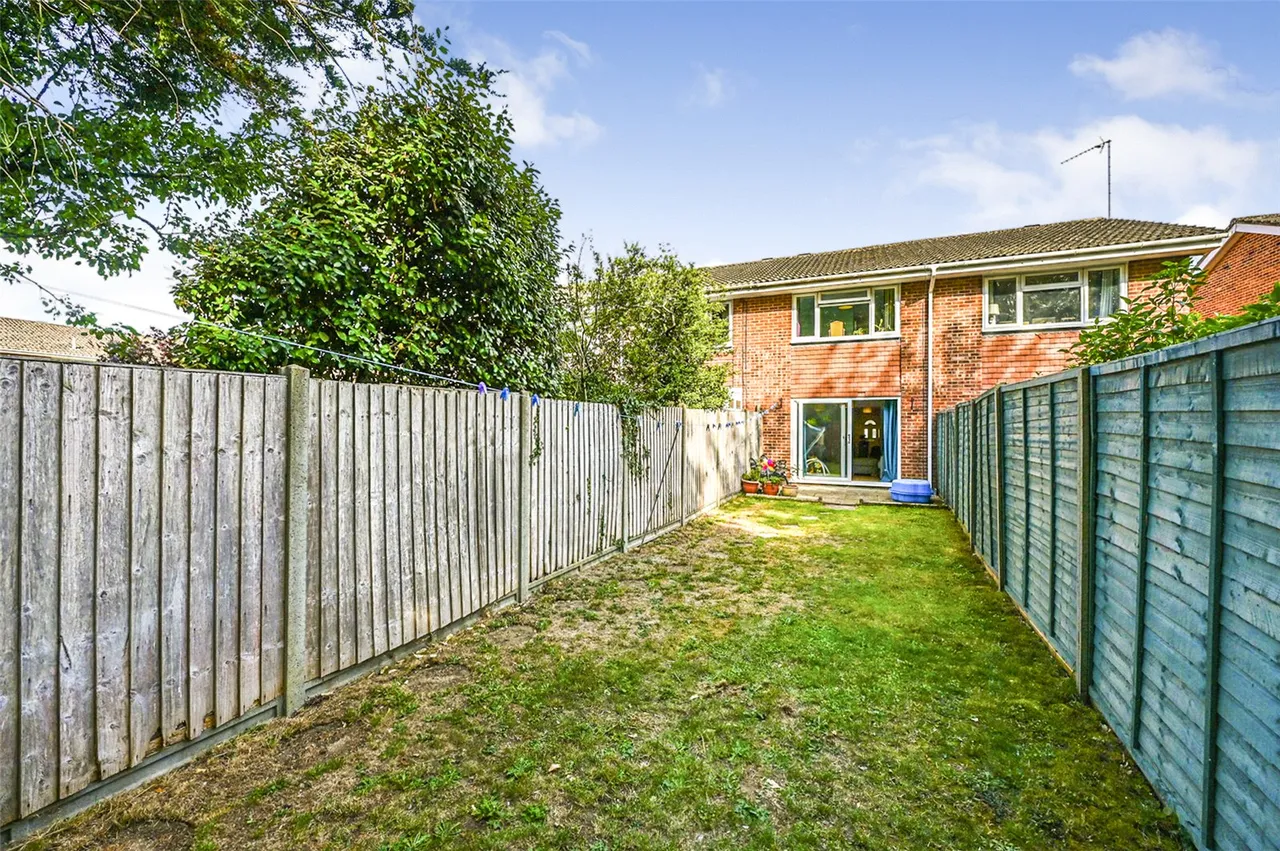 Lambourne Way, Tongham, Farnham, Surrey, GU10 1AB, photo 2
