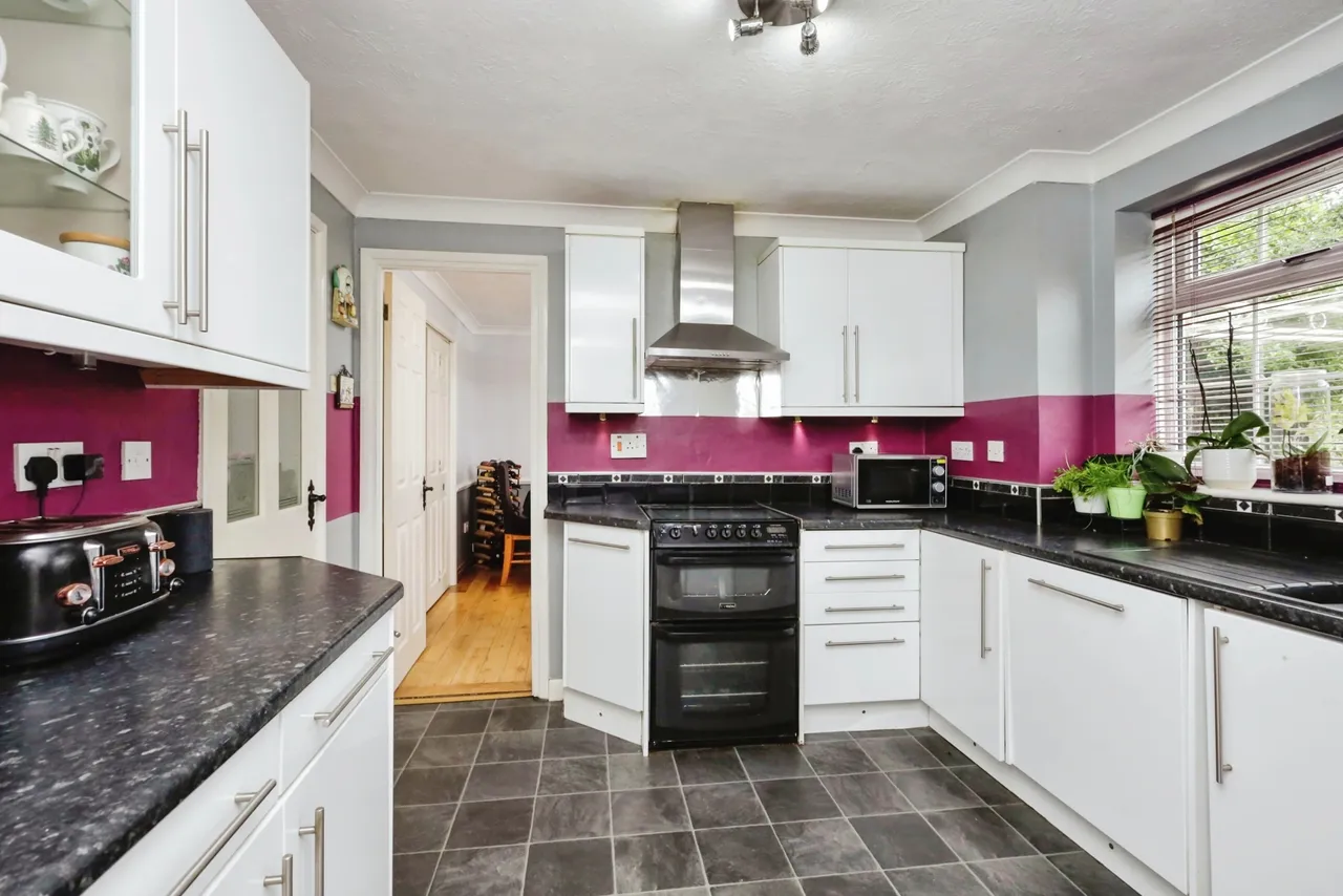 Pages Hill, Heathfield, TN21, photo 12
