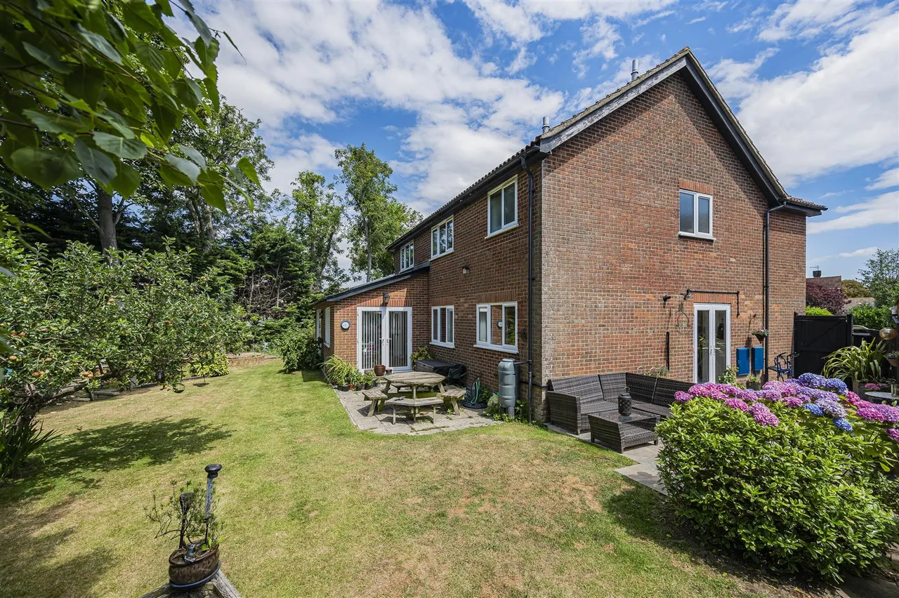 Rugby Close, Seaford, photo 41