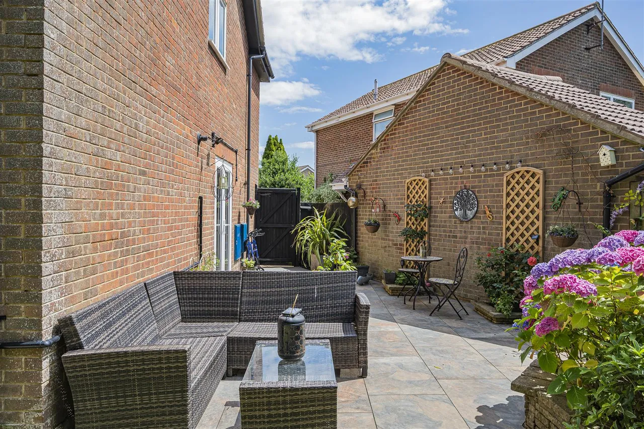 Rugby Close, Seaford, photo 9