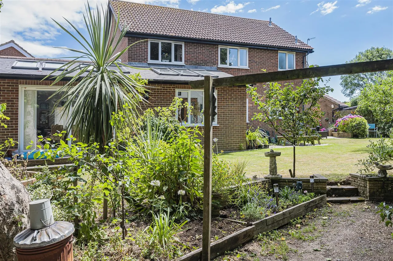 Rugby Close, Seaford, photo 42