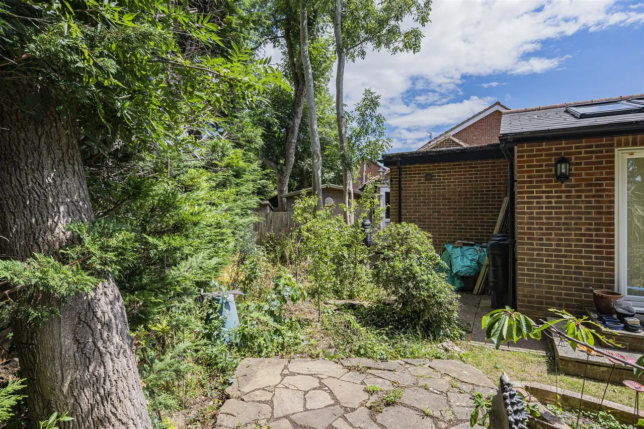 Rugby Close, Seaford, photo 37