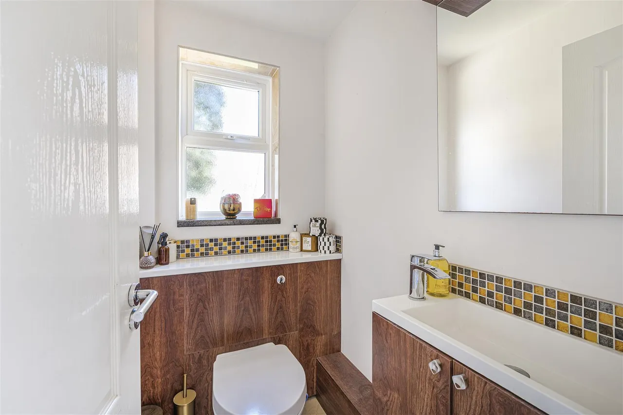 Rugby Close, Seaford, photo 29