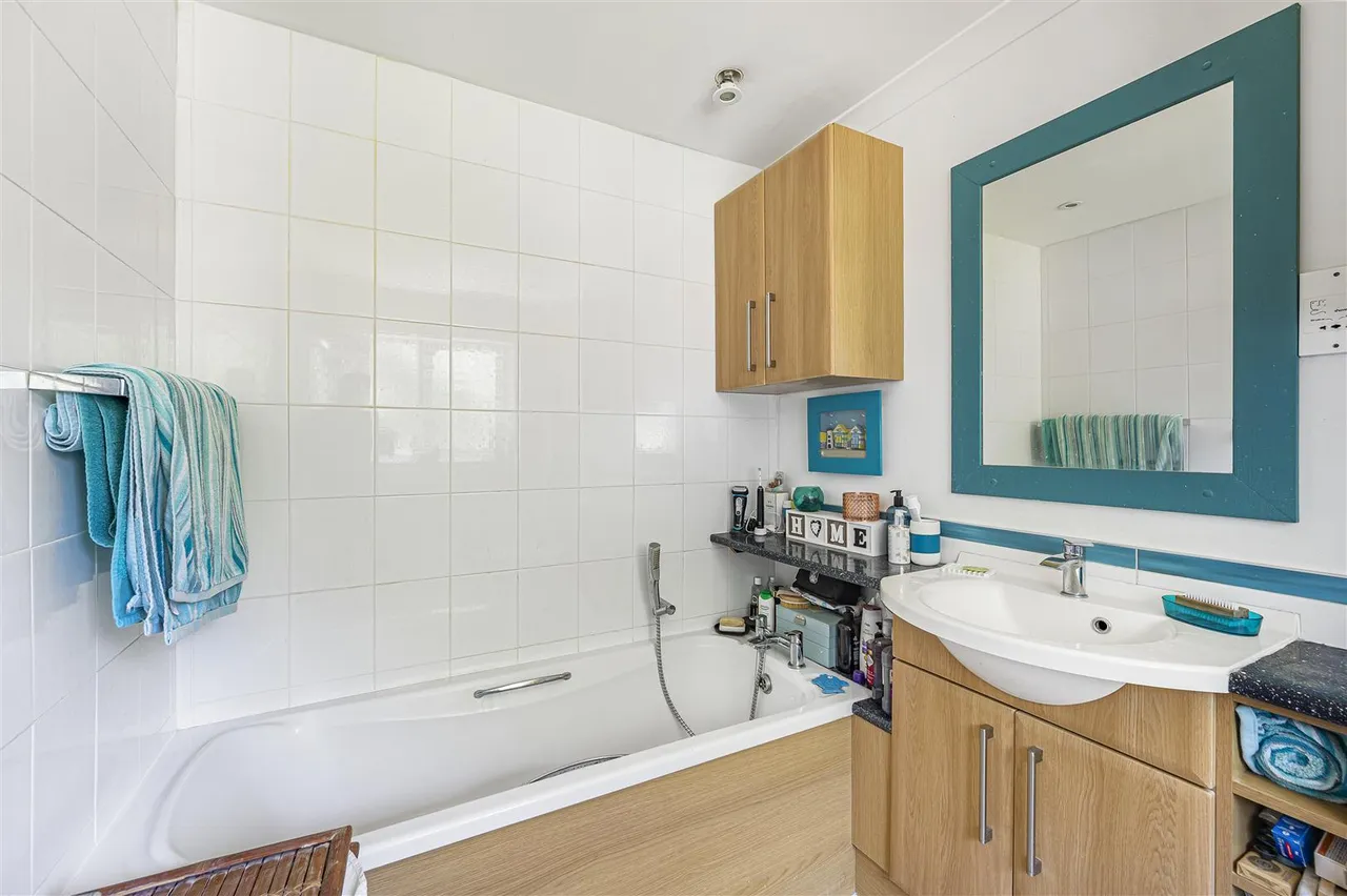 Rugby Close, Seaford, photo 25