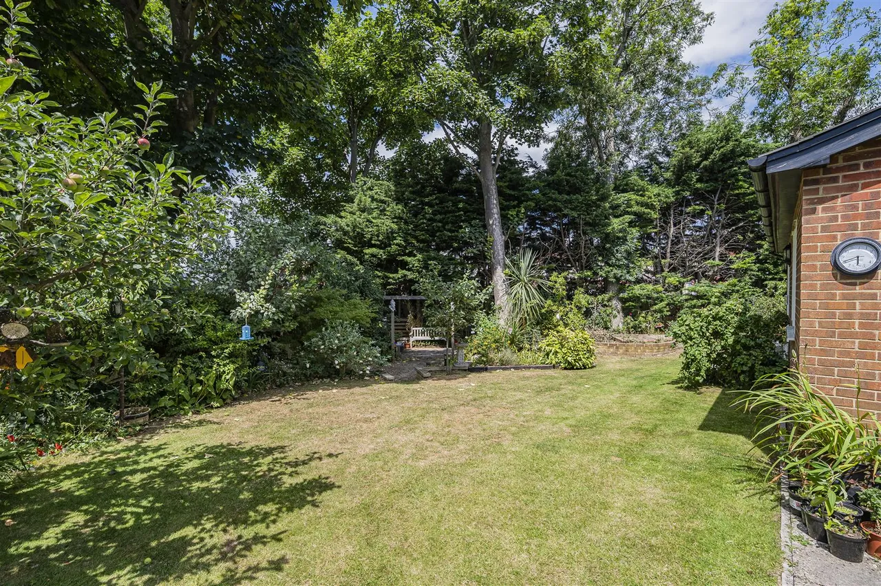 Rugby Close, Seaford, photo 38