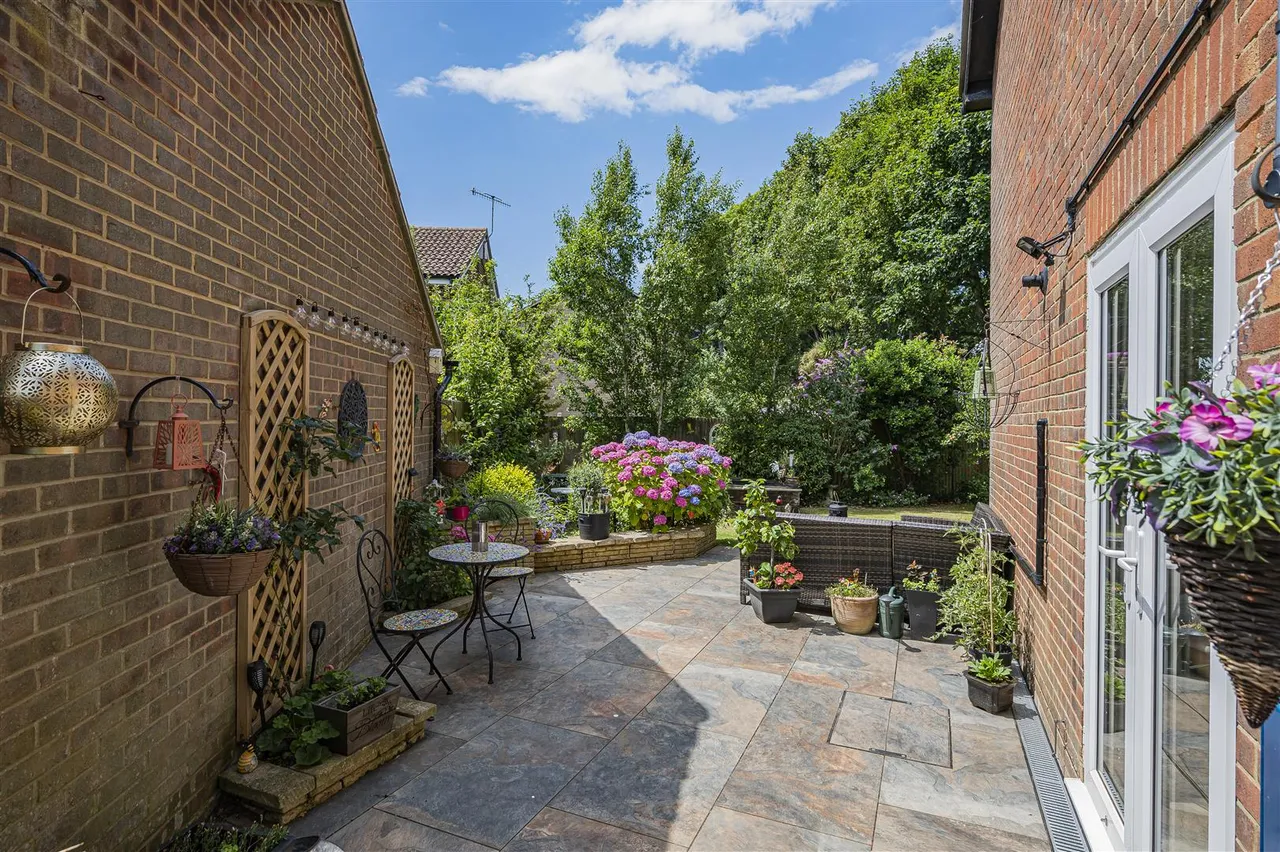 Rugby Close, Seaford, photo 39
