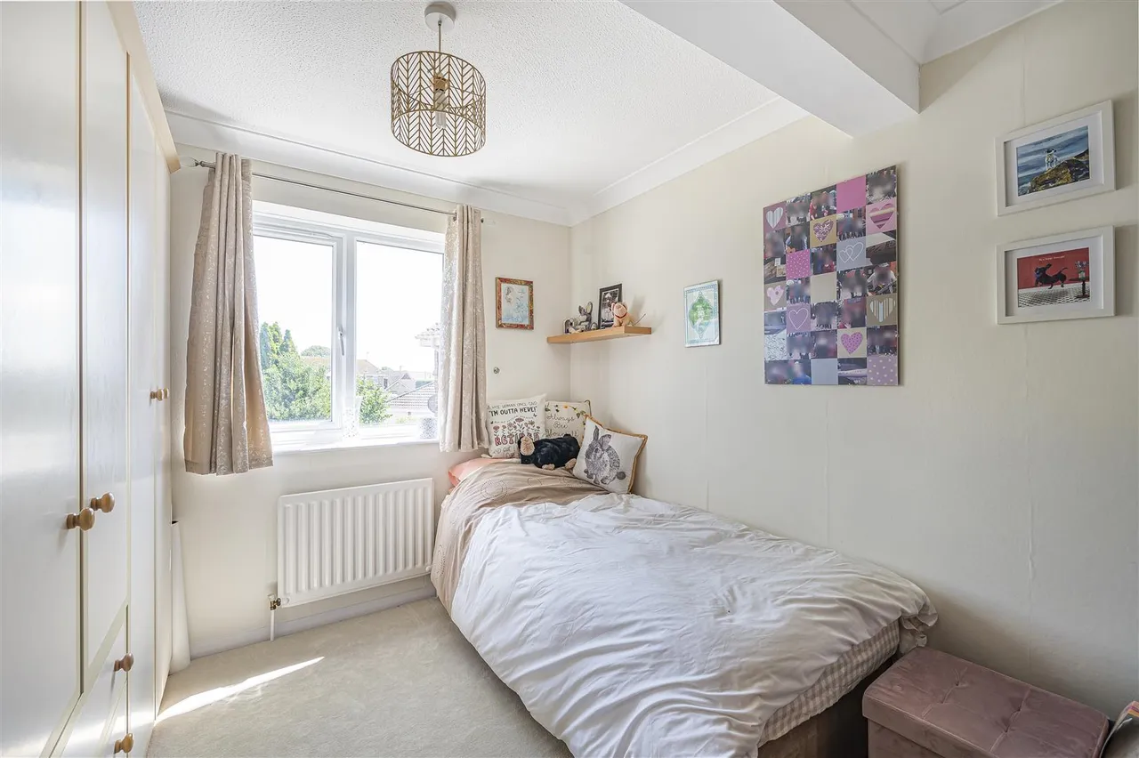 Rugby Close, Seaford, photo 32
