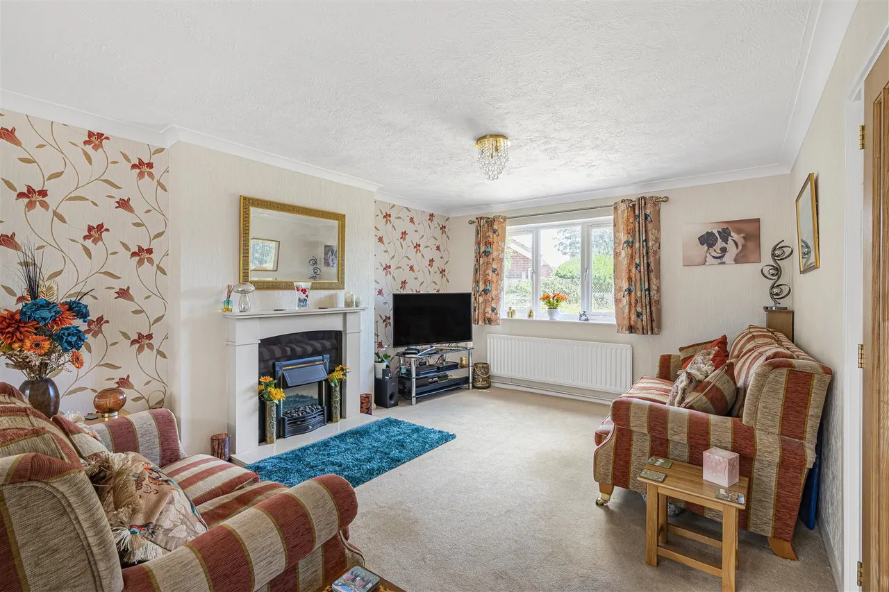 Rugby Close, Seaford, photo 15