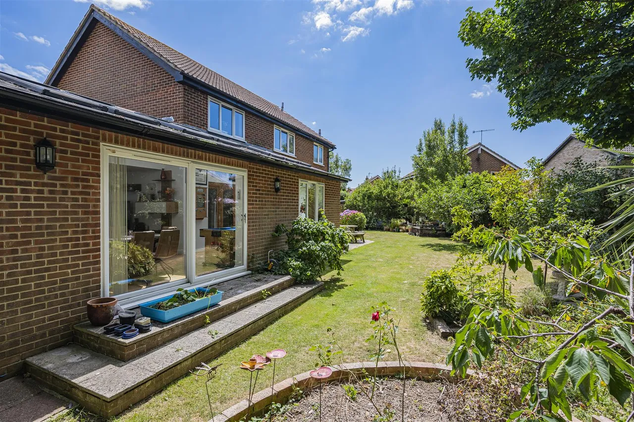 Rugby Close, Seaford, photo 36