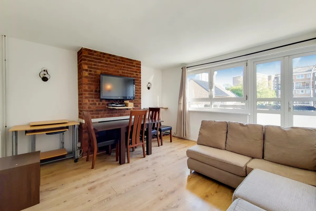 2 bed flat to rent — Gibbs Green, London, W14 9NB
